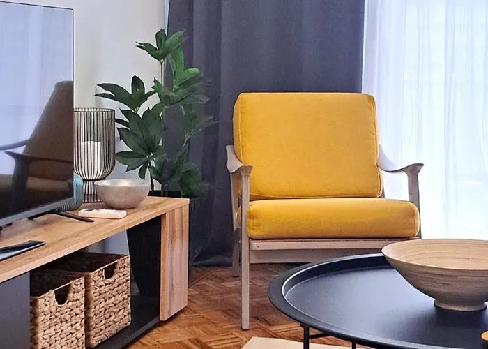 Stylish City Center Apartment