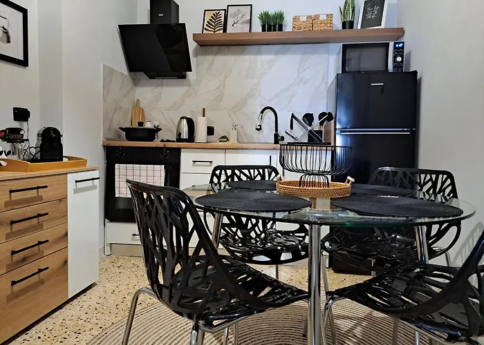 Stylish City Center Apartment
